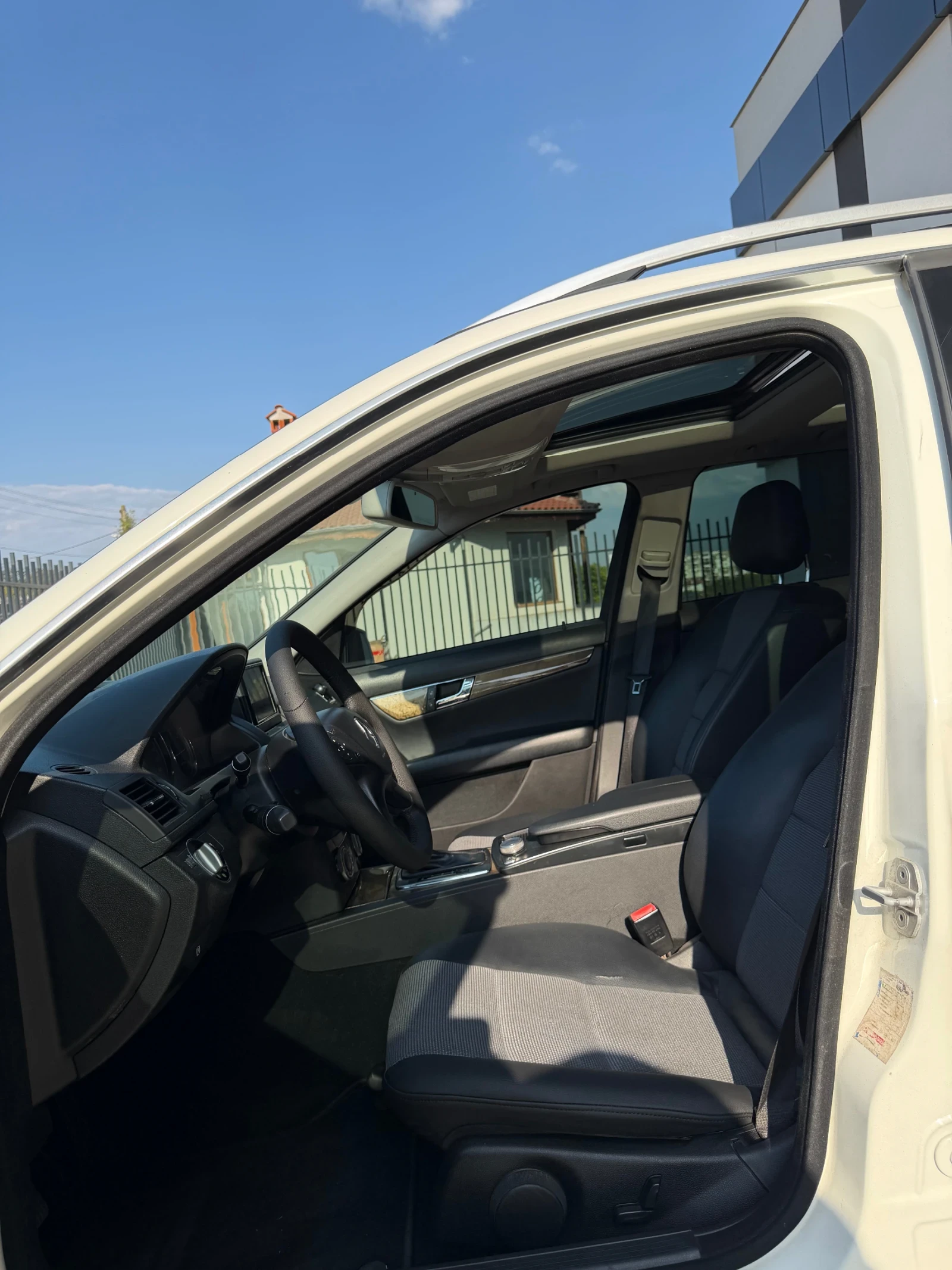 Mercedes-Benz C 220 Avantgard/Avtomat/Panorama, снимка 8 - Автомобили и джипове - 55629252