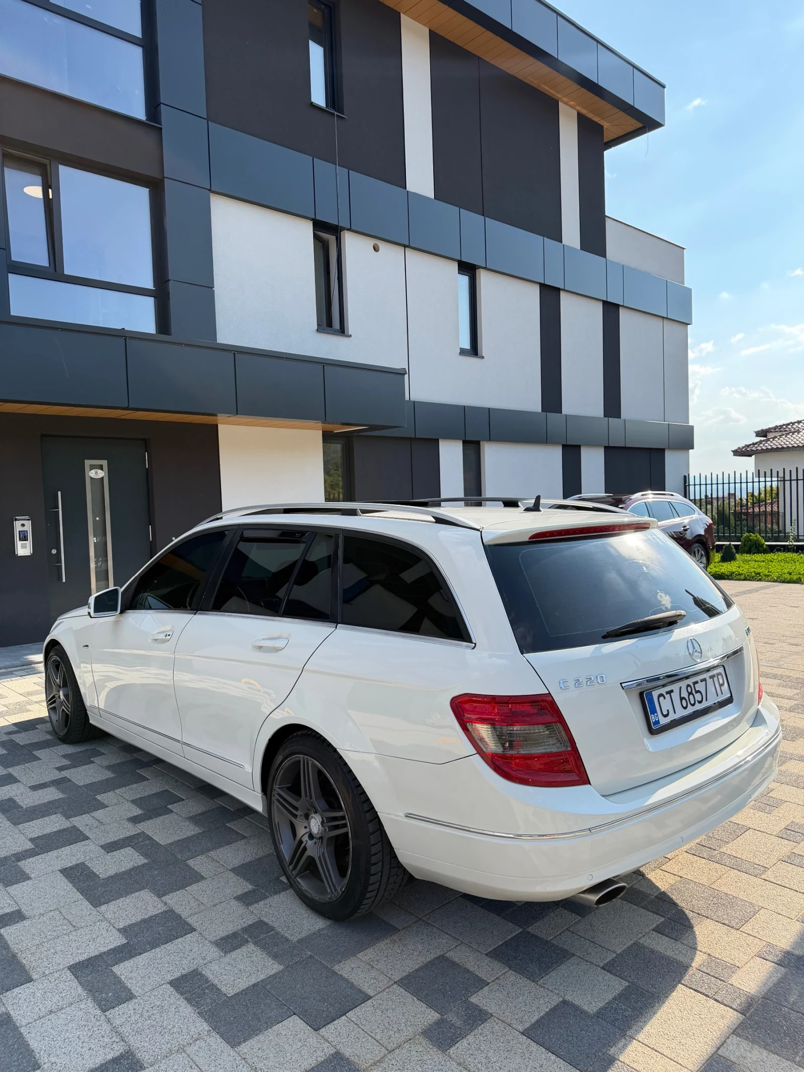 Mercedes-Benz C 220 Avantgard/Avtomat/Panorama, снимка 4 - Автомобили и джипове - 55629252