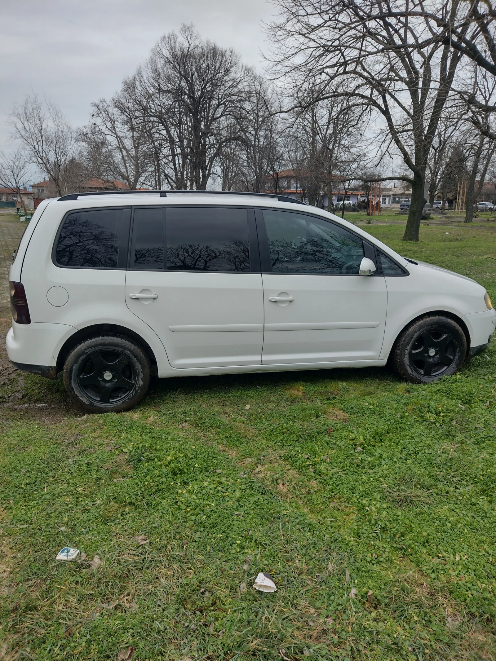 VW Touran 2.0 TDI, снимка 4 - Автомобили и джипове - 55939469