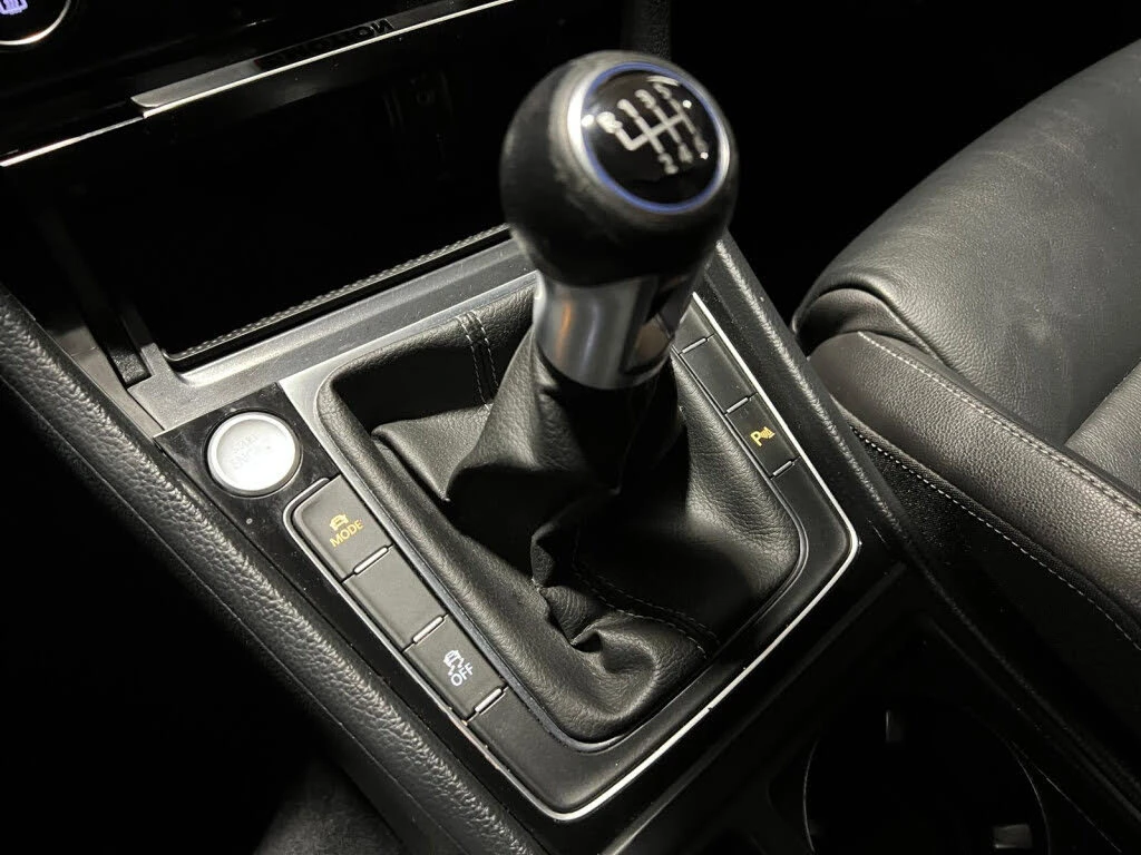 VW Golf R* DCC* РЪЧКА* DIS* LANE ASSIST* FENDER* КРАЙНА ЦЕ, снимка 15 - Автомобили и джипове - 56227558