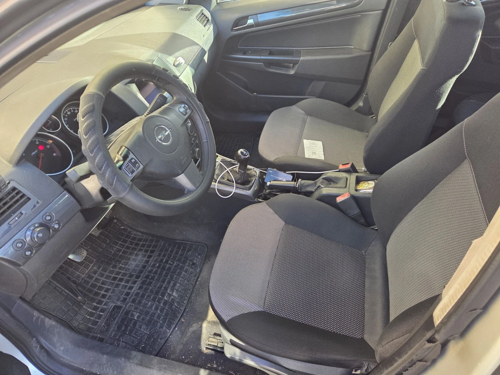 Opel Astra Комби, снимка 3 - Автомобили и джипове - 56362422