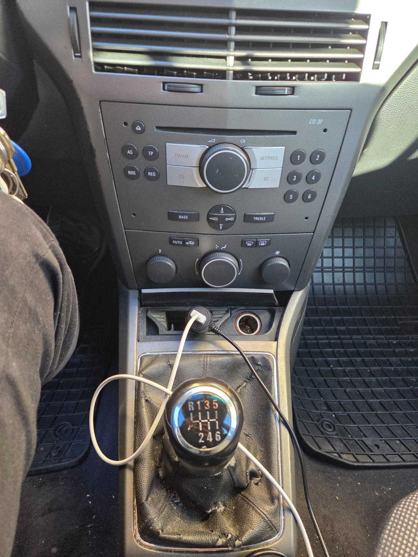 Opel Astra Комби, снимка 2 - Автомобили и джипове - 56362422
