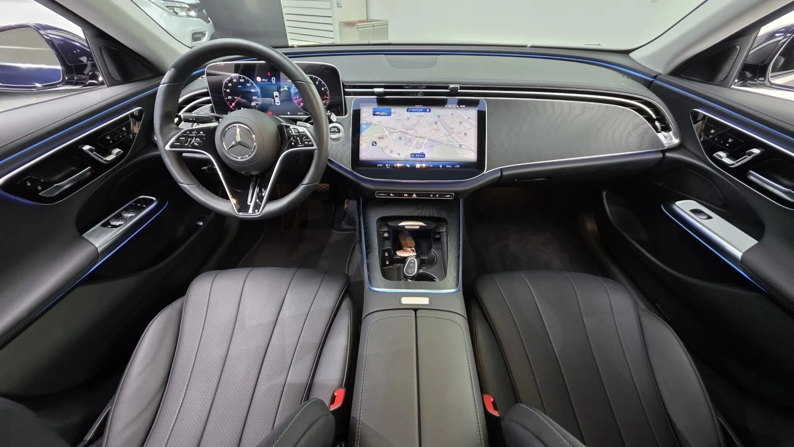 Mercedes-Benz E 200, снимка 7 - Автомобили и джипове - 56686733