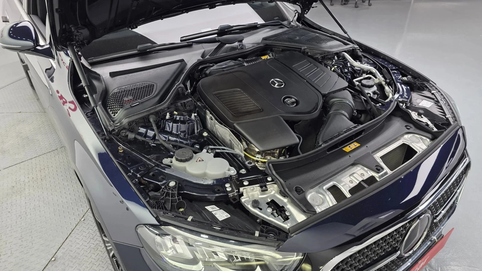 Mercedes-Benz E 200, снимка 6 - Автомобили и джипове - 56686733