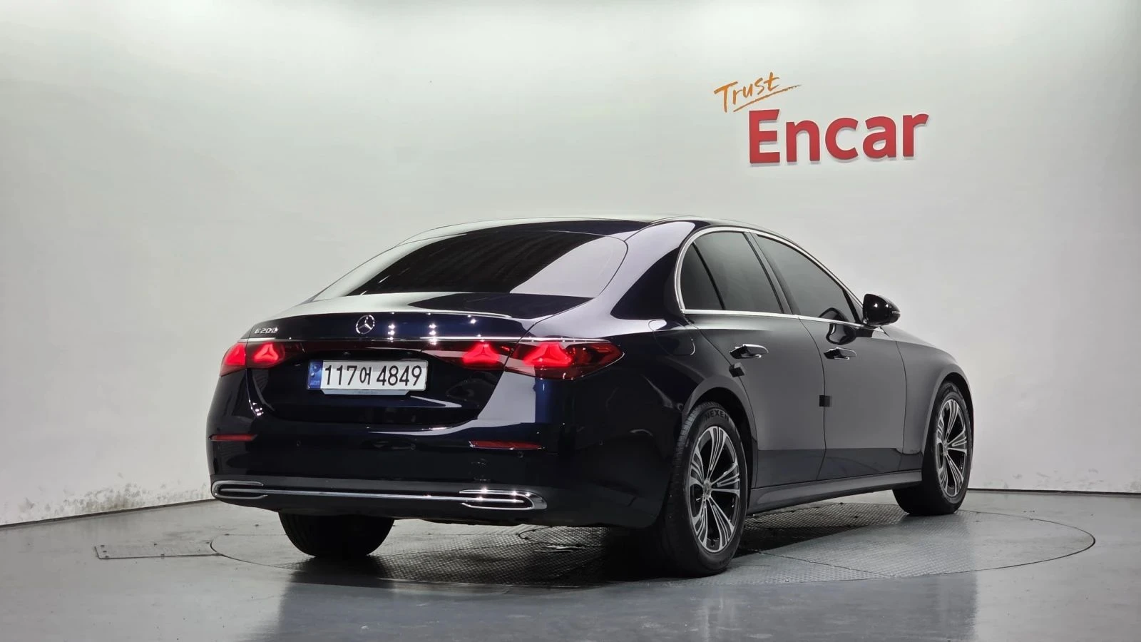 Mercedes-Benz E 200, снимка 2 - Автомобили и джипове - 56686733