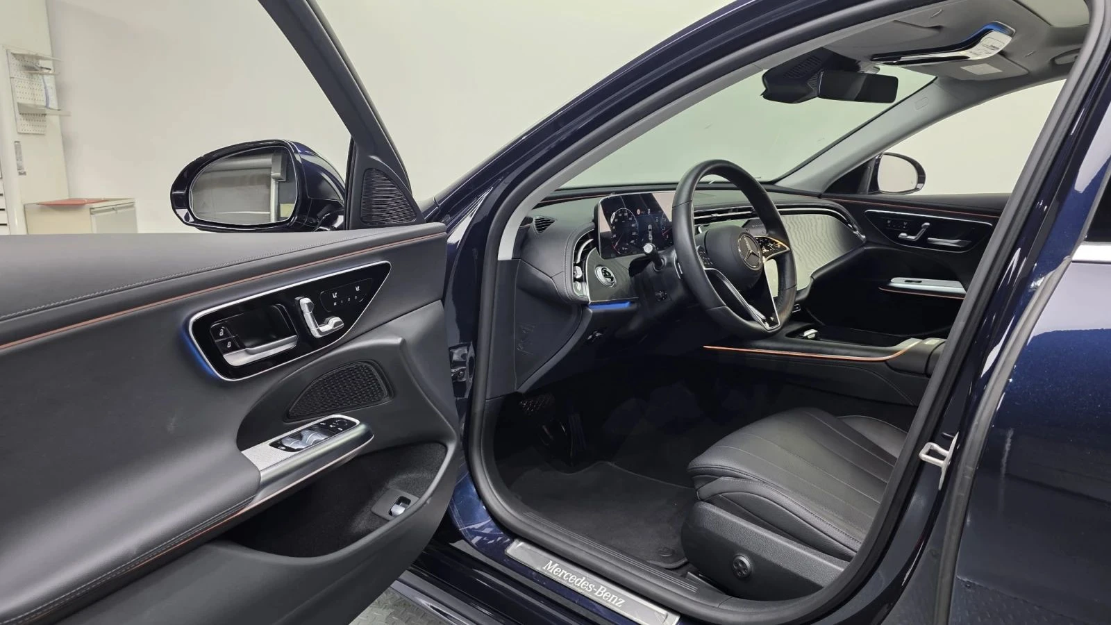 Mercedes-Benz E 200, снимка 10 - Автомобили и джипове - 56686733