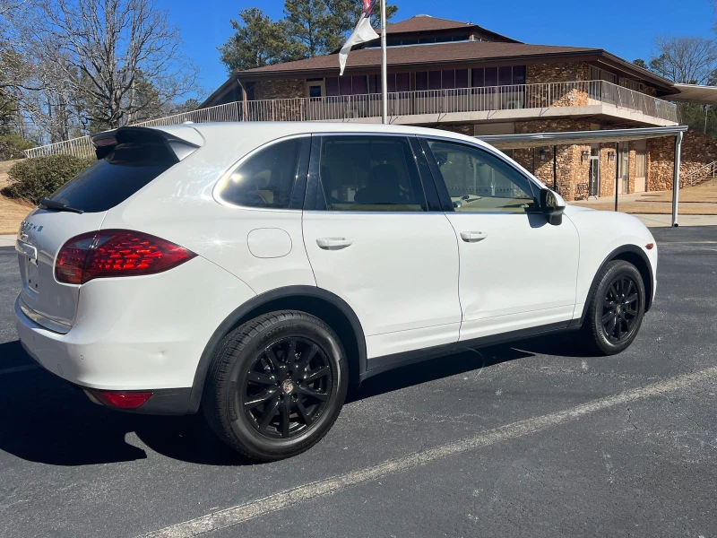 Porsche Cayenne Камери* М.точка* Подгрев* Шибидах* Нави* , снимка 3 - Автомобили и джипове - 47434586