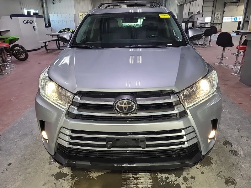 Toyota Highlander XLE * * Без Ръжда * * 7 Места * * Черен Салон * * , снимка 2 - Автомобили и джипове - 53345340