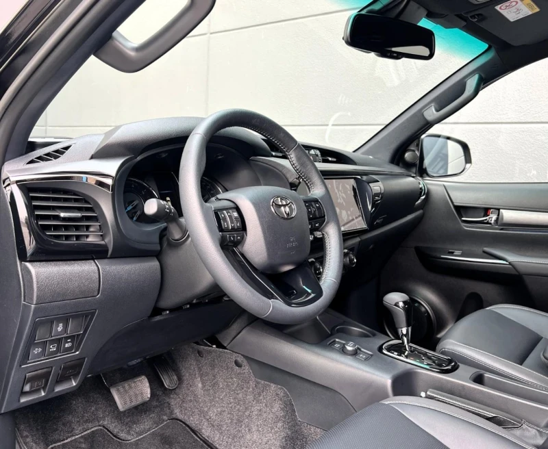 Toyota Hilux 2.8 D-4D/MILD HYBRID/INVINCIBLE/JBL/360/, снимка 8 - Автомобили и джипове - 53538309