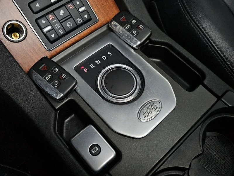 Land Rover Discovery 3.0 Automatic, снимка 8 - Автомобили и джипове - 55847902