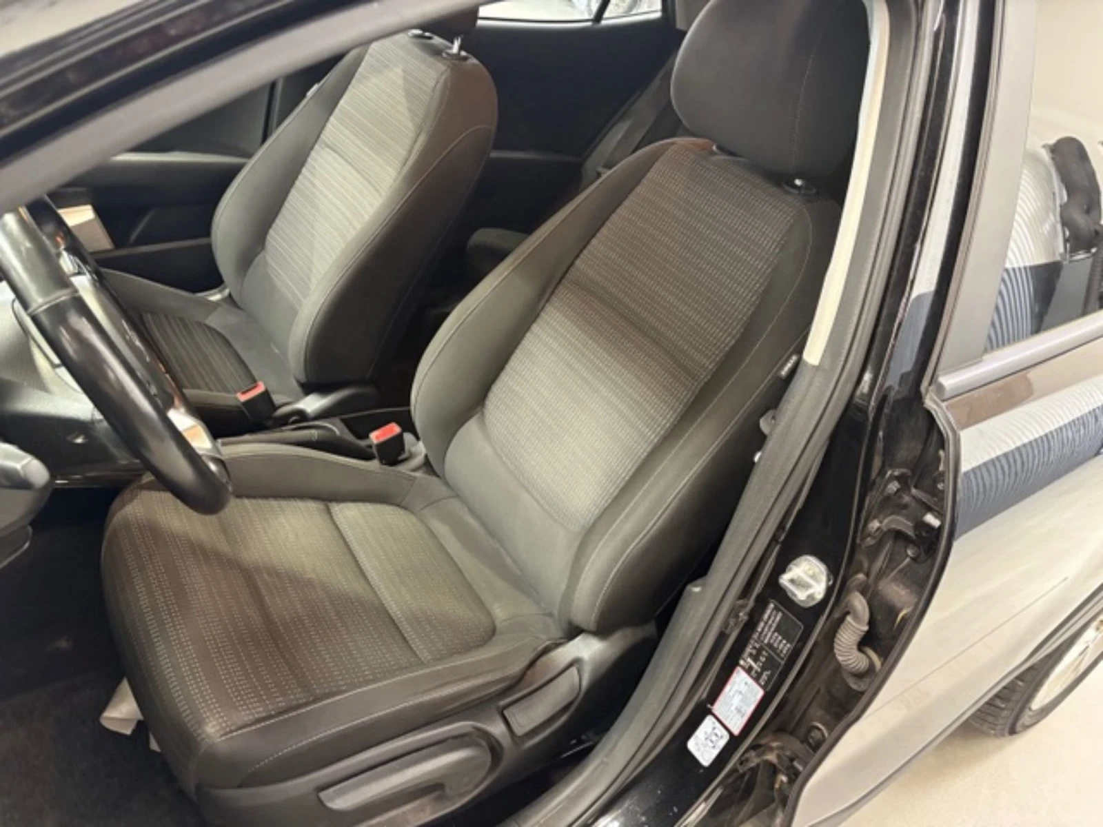 Kia Stonic Advance | 1.4 MPI | EU6 - изображение 8