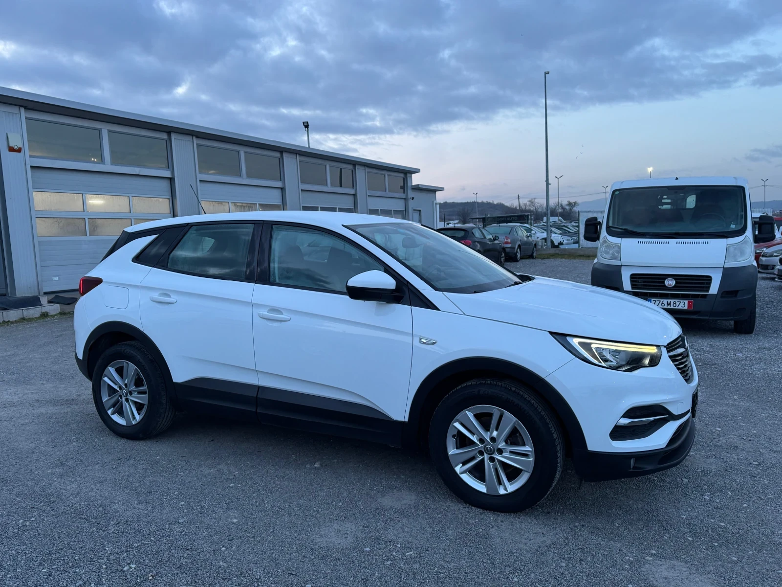 Opel Grandland X Автомат/ 161.000км/Фул-Лед/ Нова/ЕВРО 6 - изображение 5