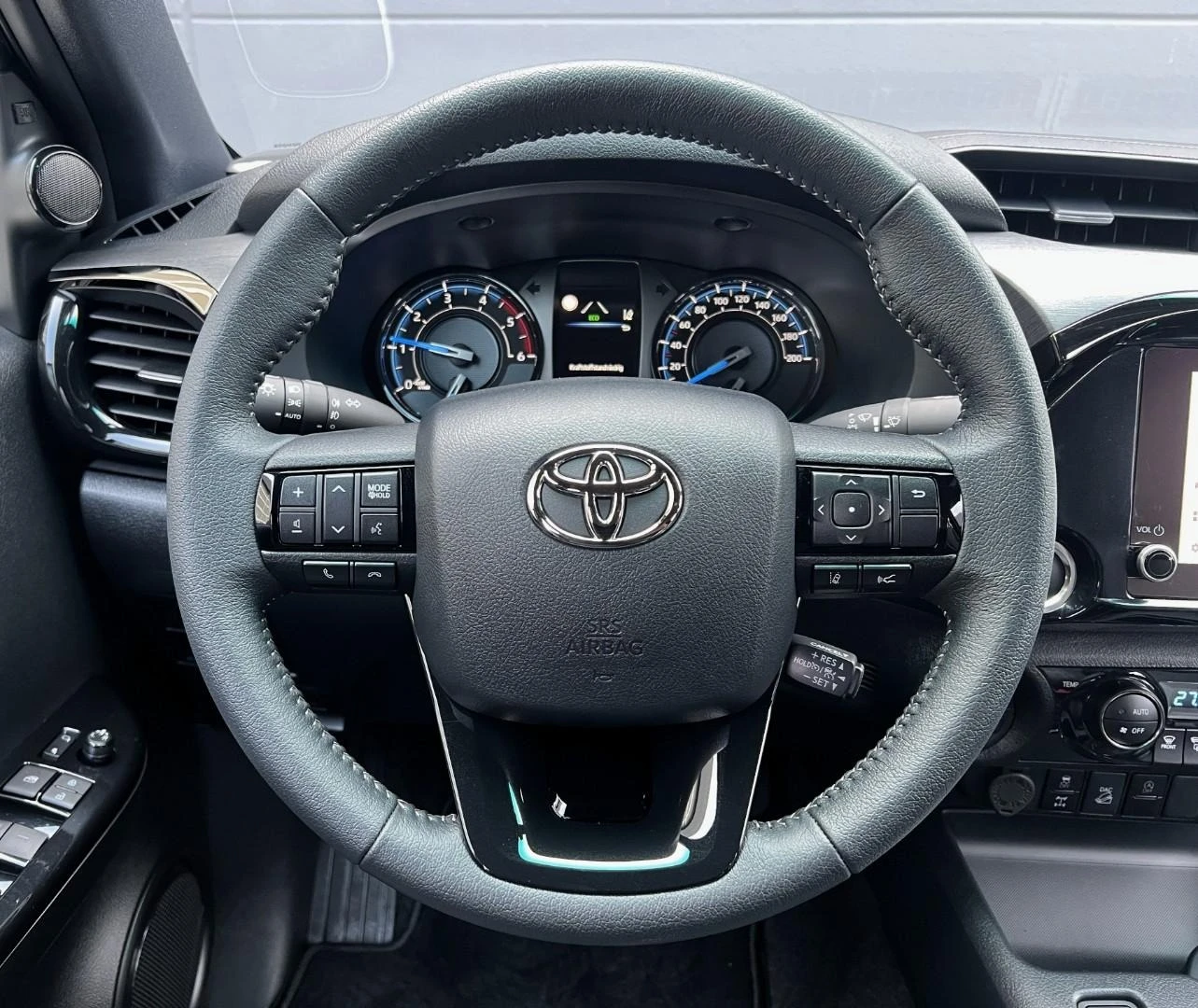 Toyota Hilux 2.8 D-4D/MILD HYBRID/INVINCIBLE/JBL/360/ - изображение 10