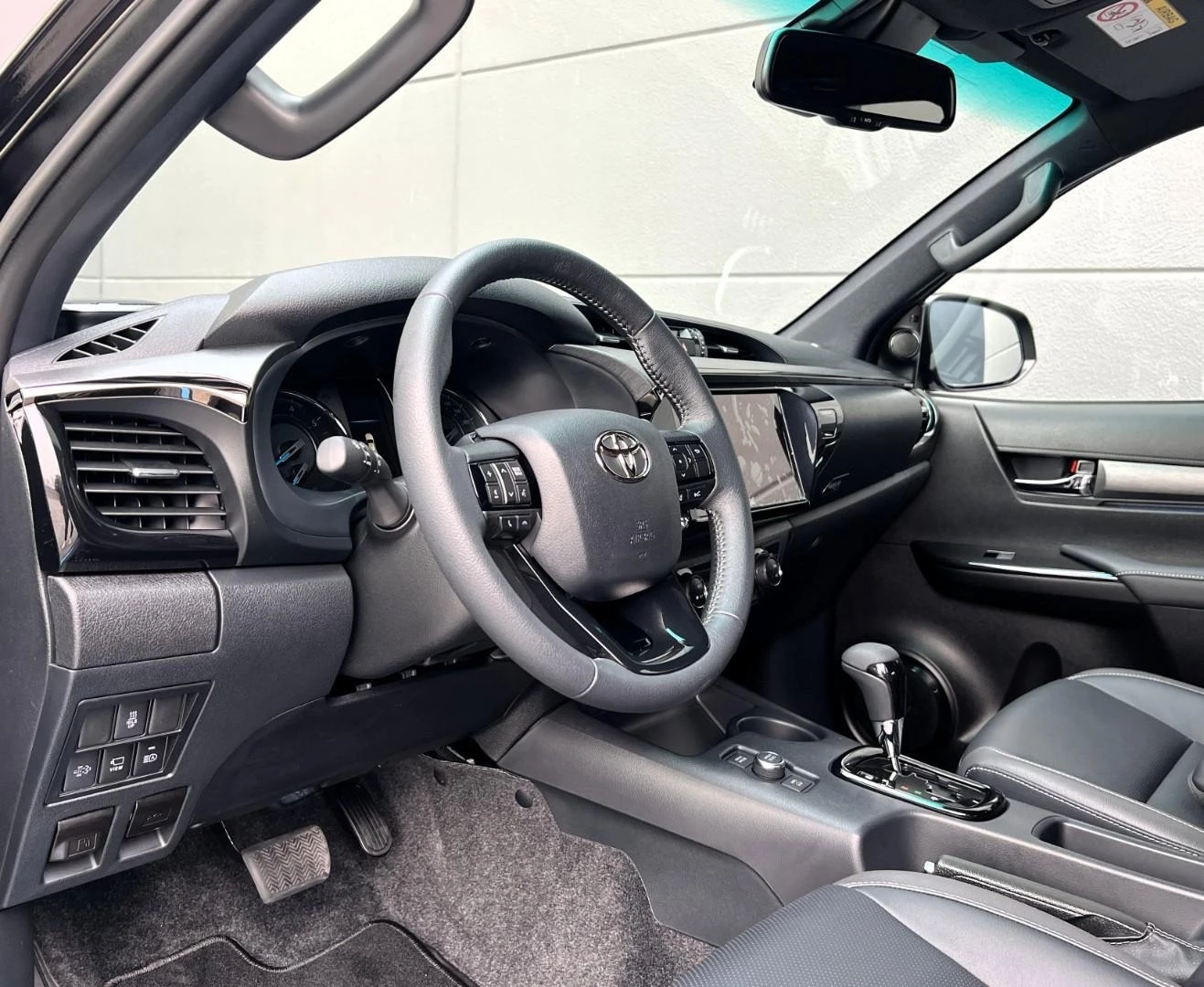 Toyota Hilux 2.8 D-4D/MILD HYBRID/INVINCIBLE/JBL/360/ - изображение 8