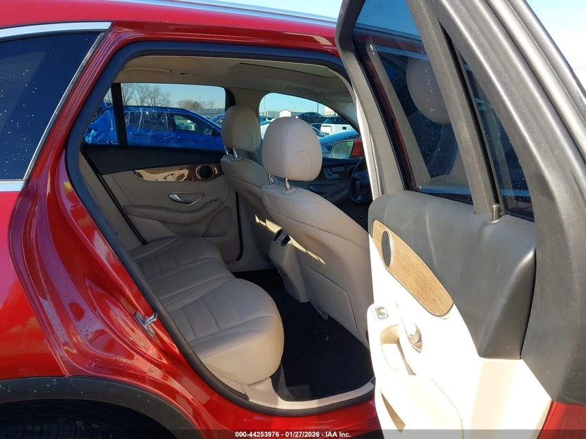 Mercedes-Benz GLC 300 2l, снимка 8 - Автомобили и джипове - 54047282