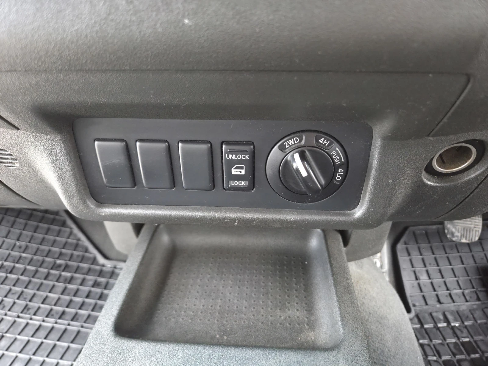 Nissan Navara, снимка 13 - Автомобили и джипове - 54284821