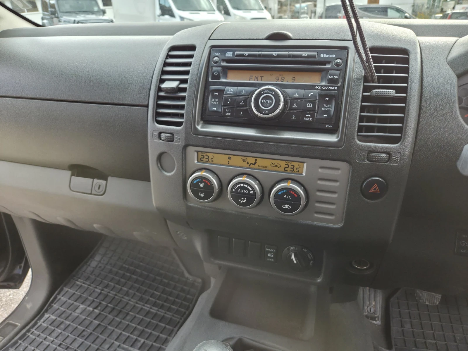 Nissan Navara, снимка 15 - Автомобили и джипове - 54284821