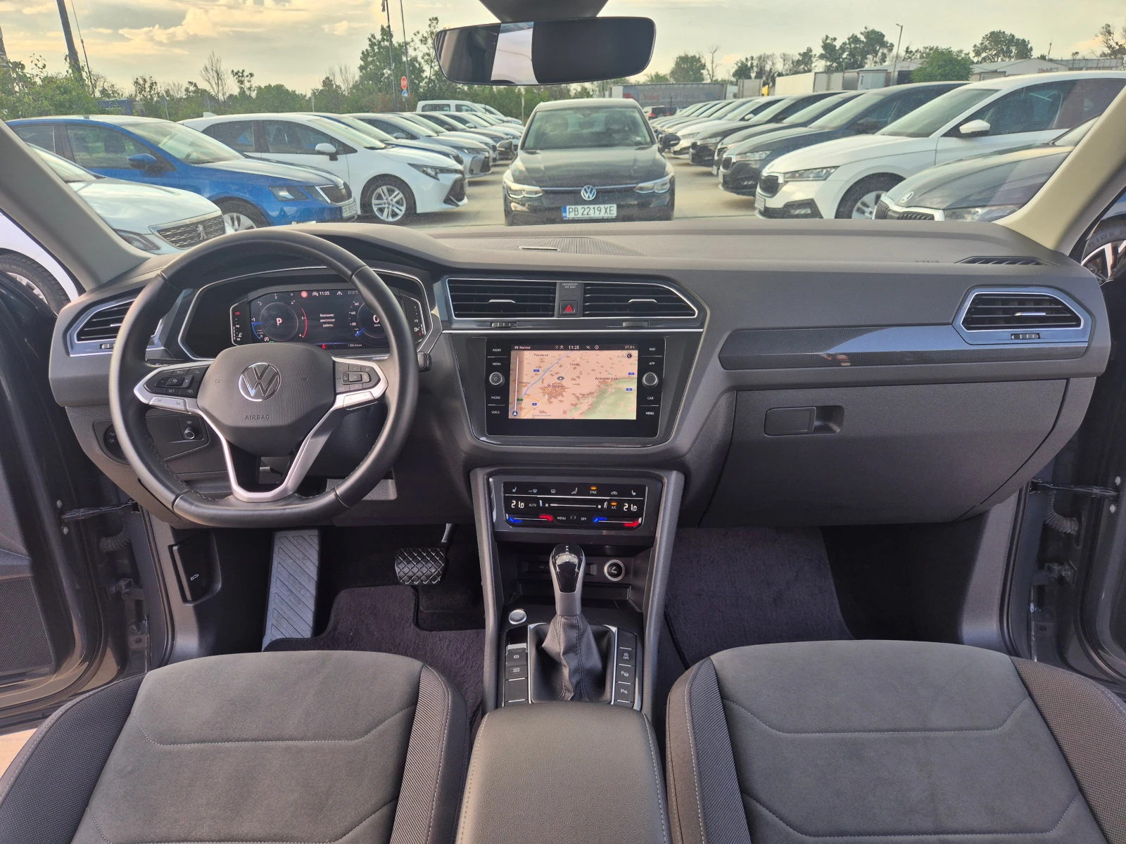 VW Tiguan Elegance= С-Гаранция-4х4-2.0TDI-А/Т, снимка 15 - Автомобили и джипове - 54846696