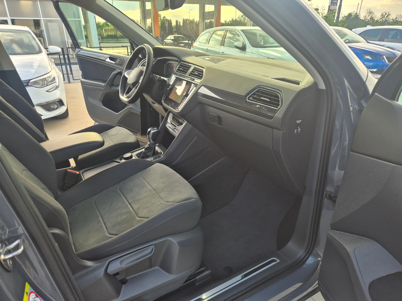 VW Tiguan Elegance= С-Гаранция-4х4-2.0TDI-А/Т, снимка 9 - Автомобили и джипове - 54846696