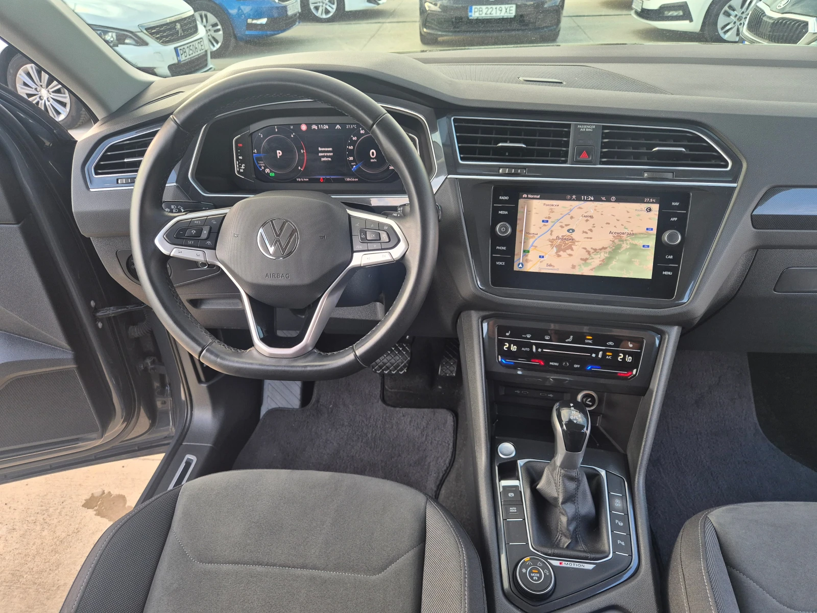 VW Tiguan Elegance= С-Гаранция-4х4-2.0TDI-А/Т, снимка 14 - Автомобили и джипове - 54846696