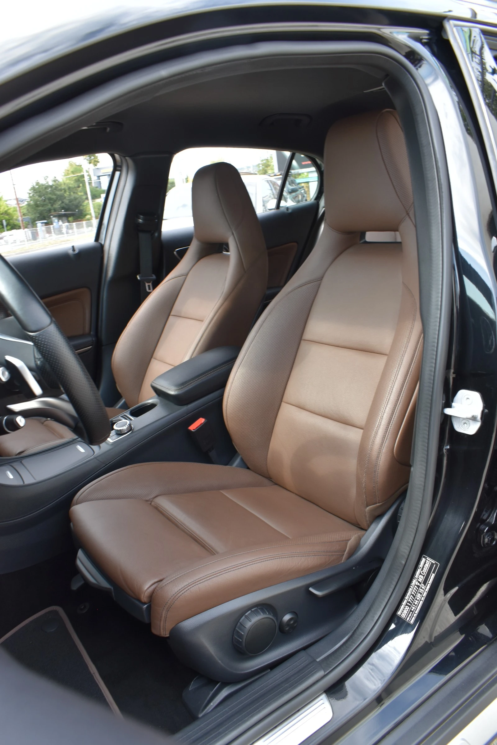 Mercedes-Benz GLA 220 4x4* AMG-LINE* TABACCO, снимка 10 - Автомобили и джипове - 55189915