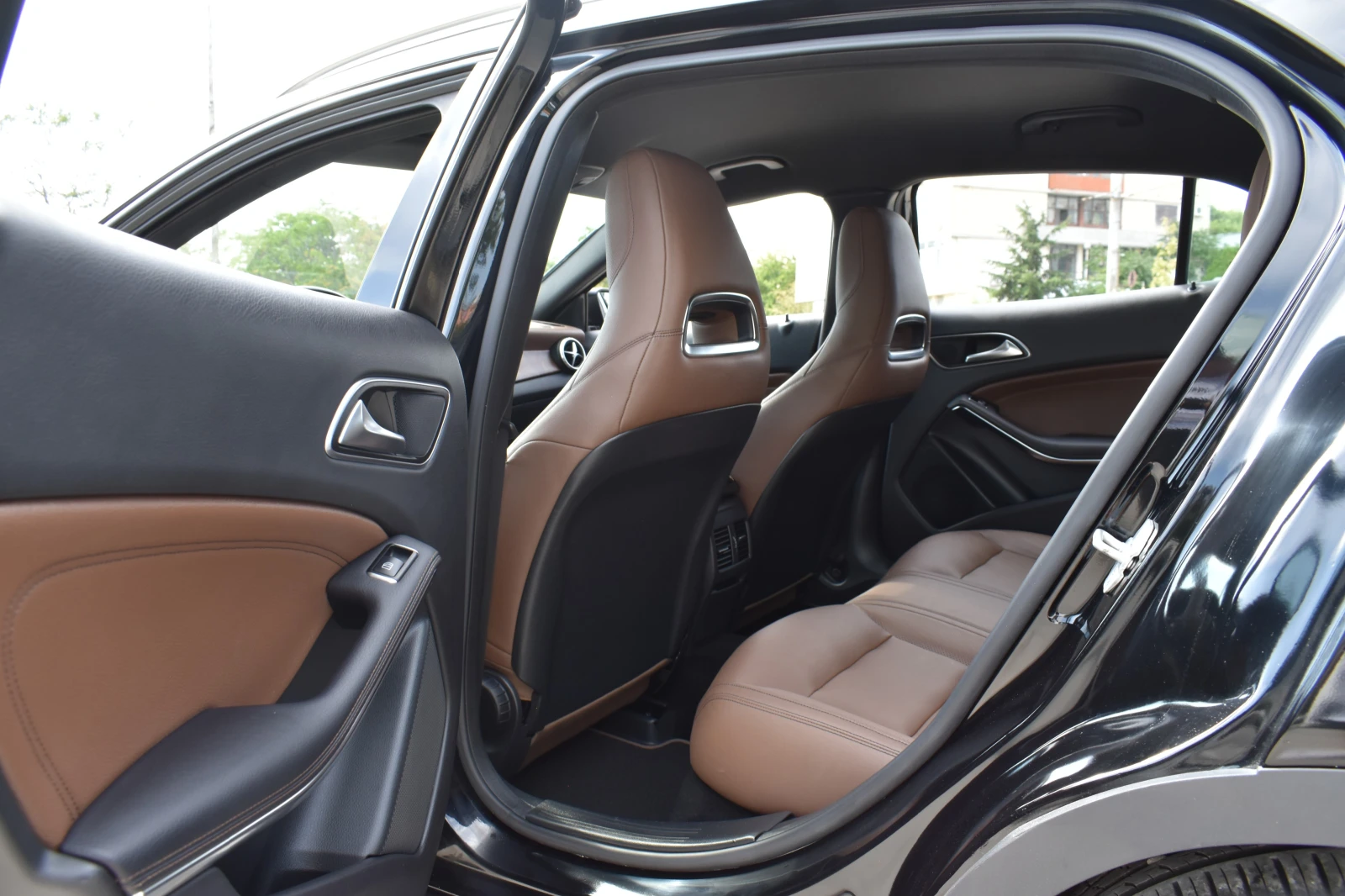Mercedes-Benz GLA 220 4x4* AMG-LINE* TABACCO, снимка 11 - Автомобили и джипове - 55189915