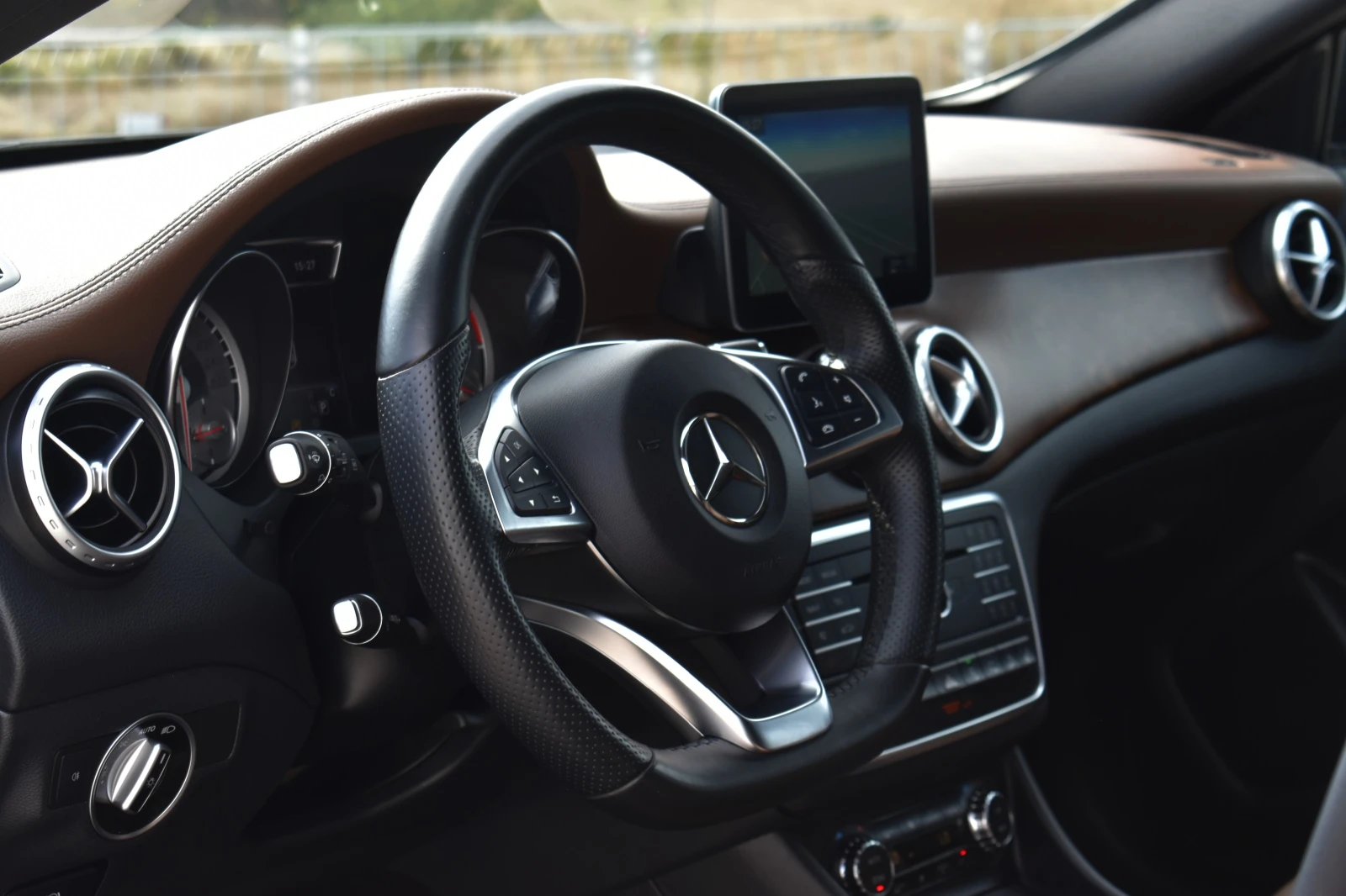 Mercedes-Benz GLA 220 4x4* AMG-LINE* TABACCO, снимка 9 - Автомобили и джипове - 55189915