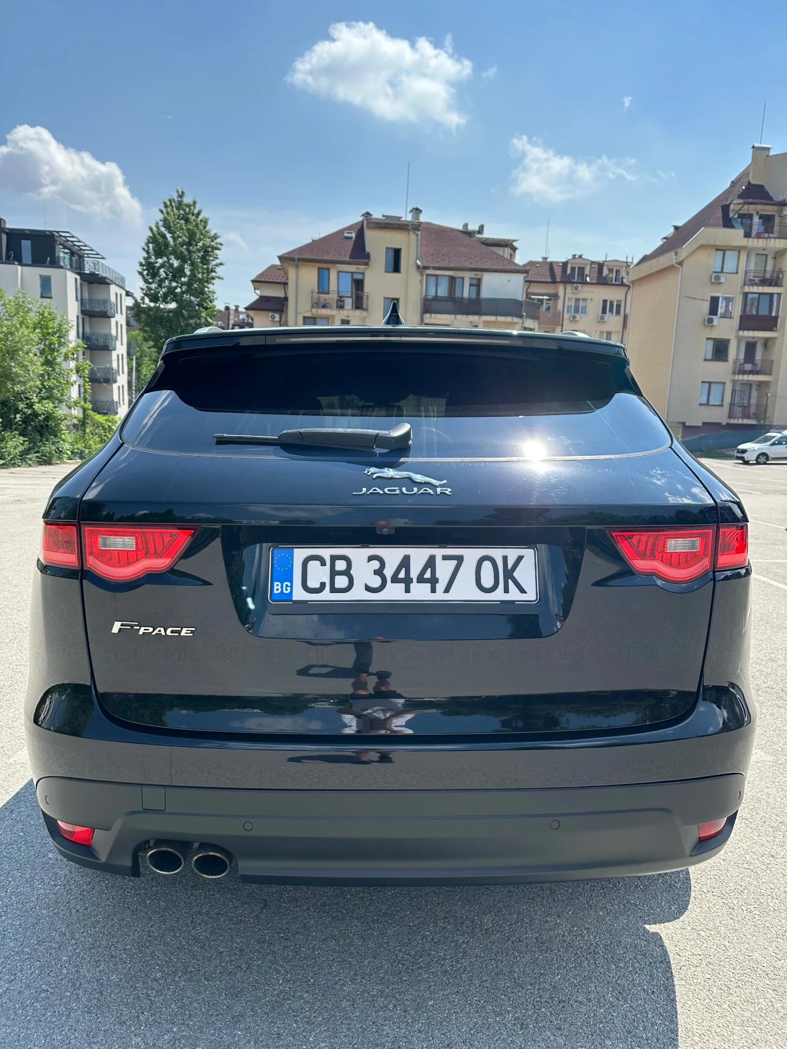 Jaguar F-PACE 2.0d PRESTIGE AWD Full Top Семеен - Гаражен, снимка 5 - Автомобили и джипове - 55322862