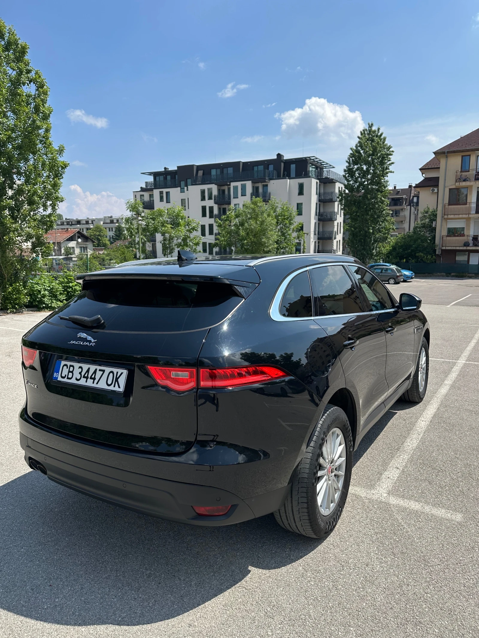 Jaguar F-PACE 2.0d PRESTIGE AWD Full Top Семеен - Гаражен, снимка 4 - Автомобили и джипове - 55322862