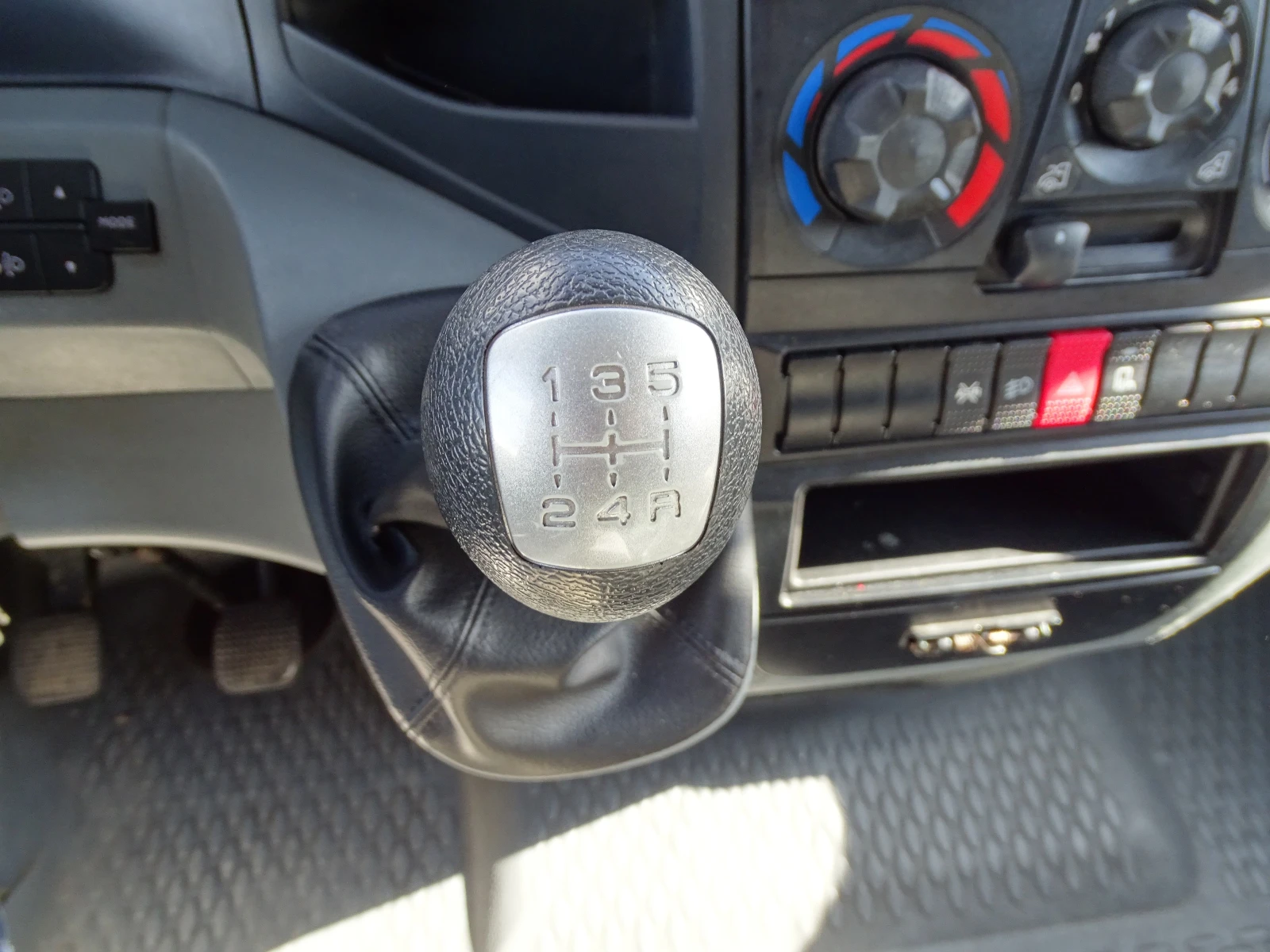 Iveco Daily 35C12  . * *  | Mobile.bg   11