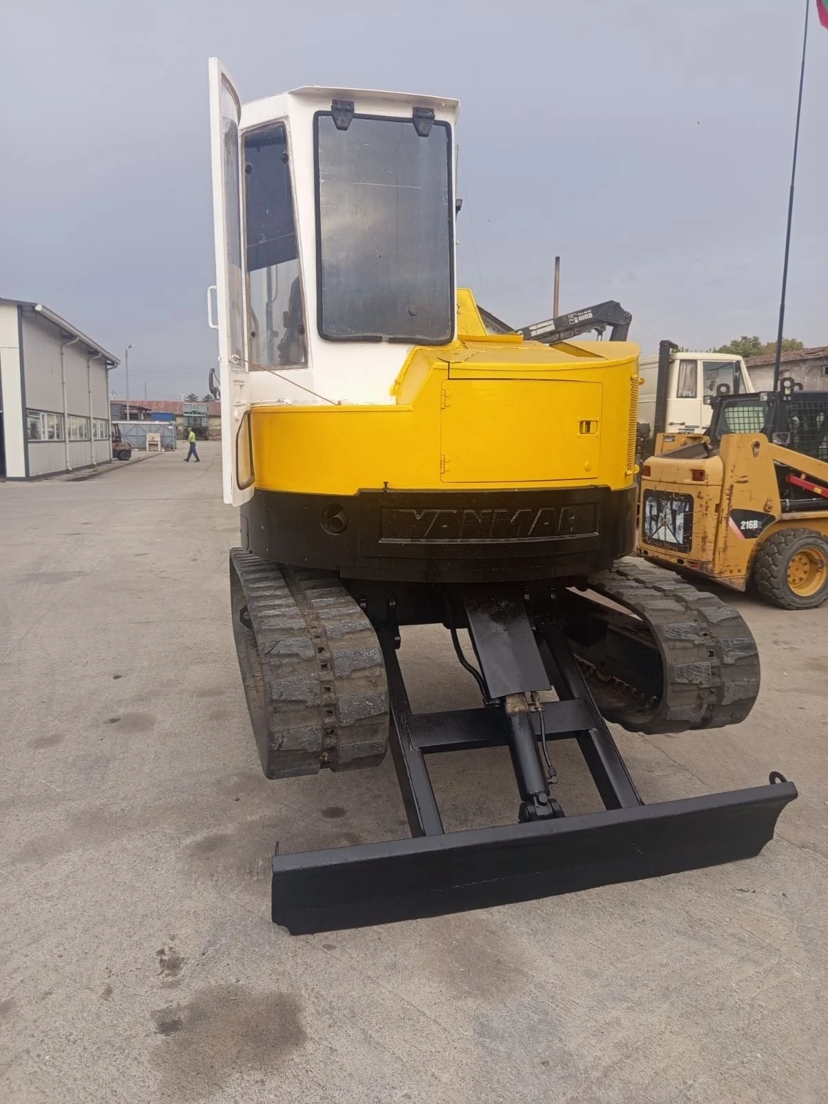 Багер Yanmar Crawler 5 тона, снимка 10 - Индустриална техника - 55953643
