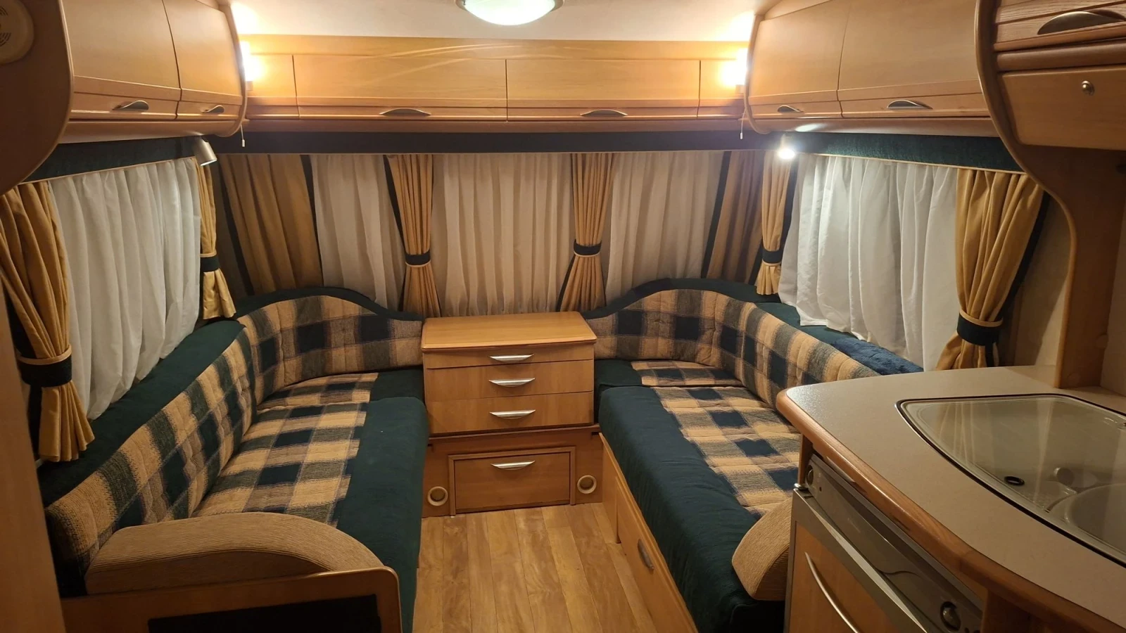 Каравана Swift CONQUEROR 630 LUX, снимка 6 - Каравани и кемпери - 55797532