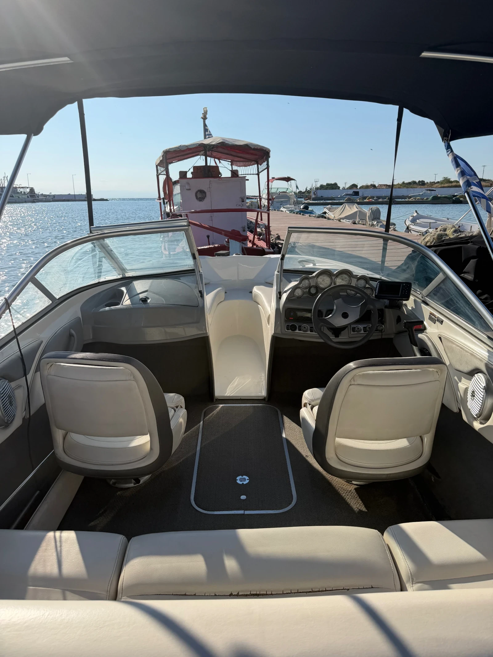 Моторна яхта Bayliner 185, снимка 5 - Воден транспорт - 55674304