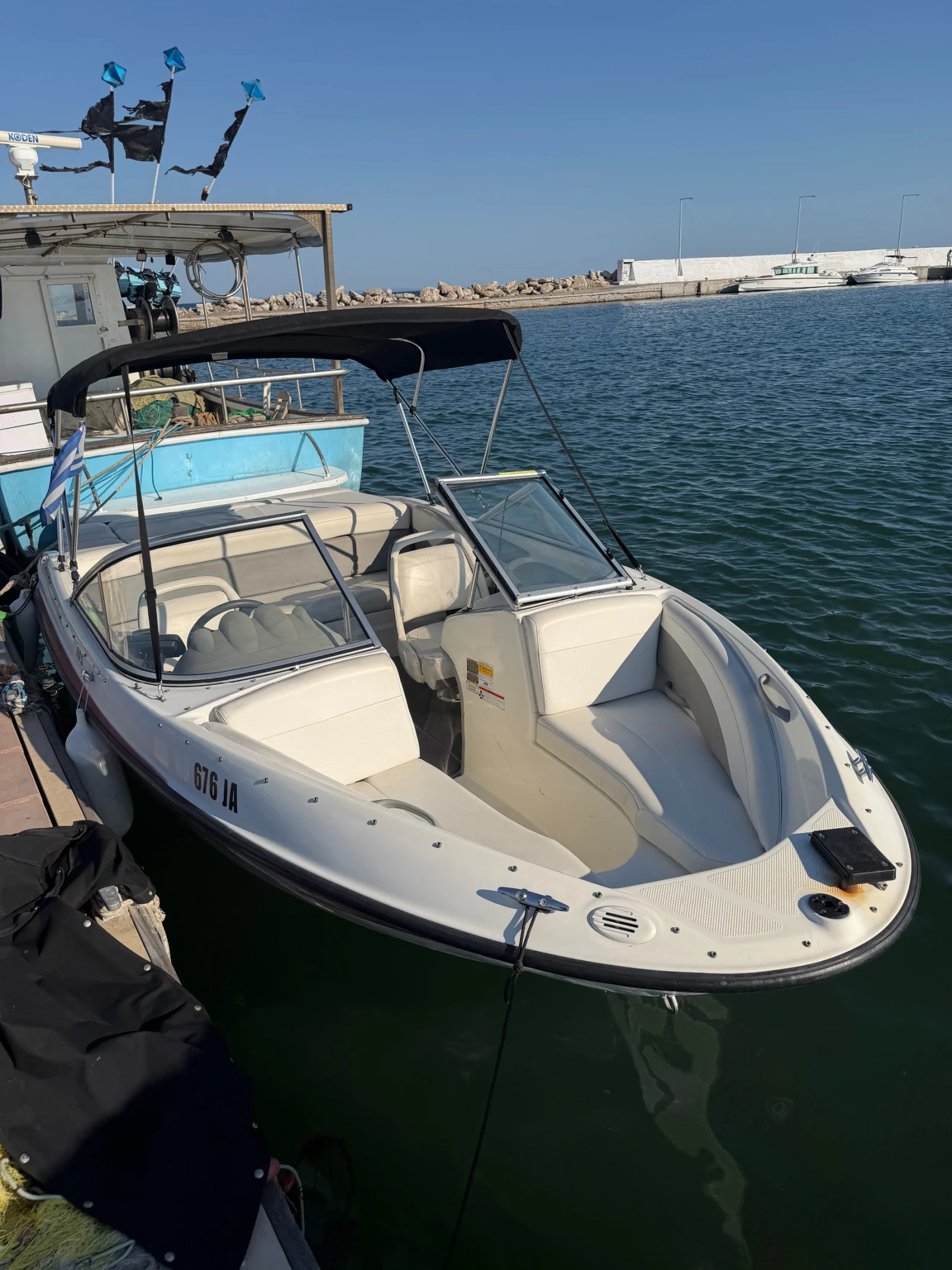 Моторна яхта Bayliner 185