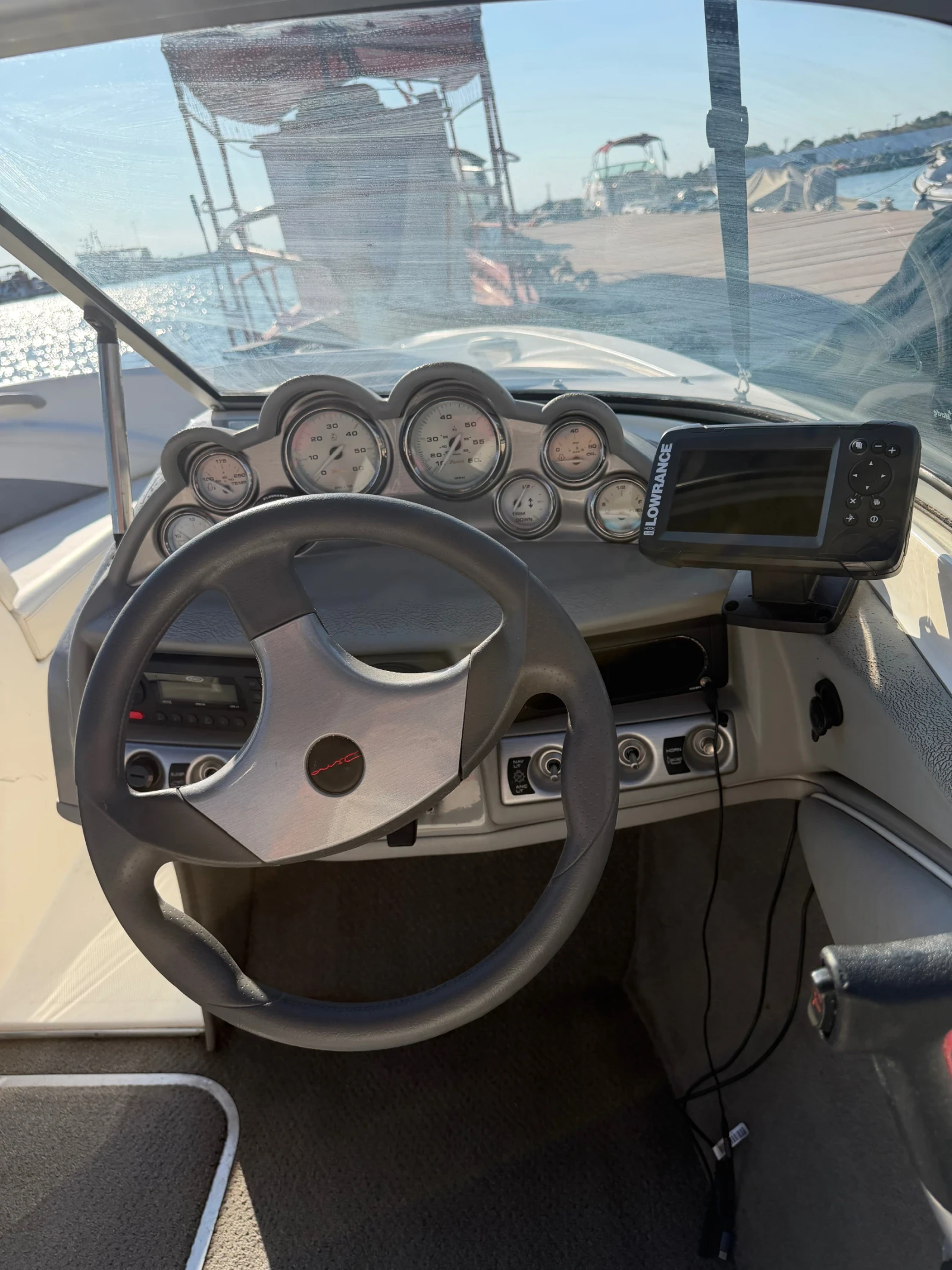 Моторна яхта Bayliner 185, снимка 13 - Воден транспорт - 55674304