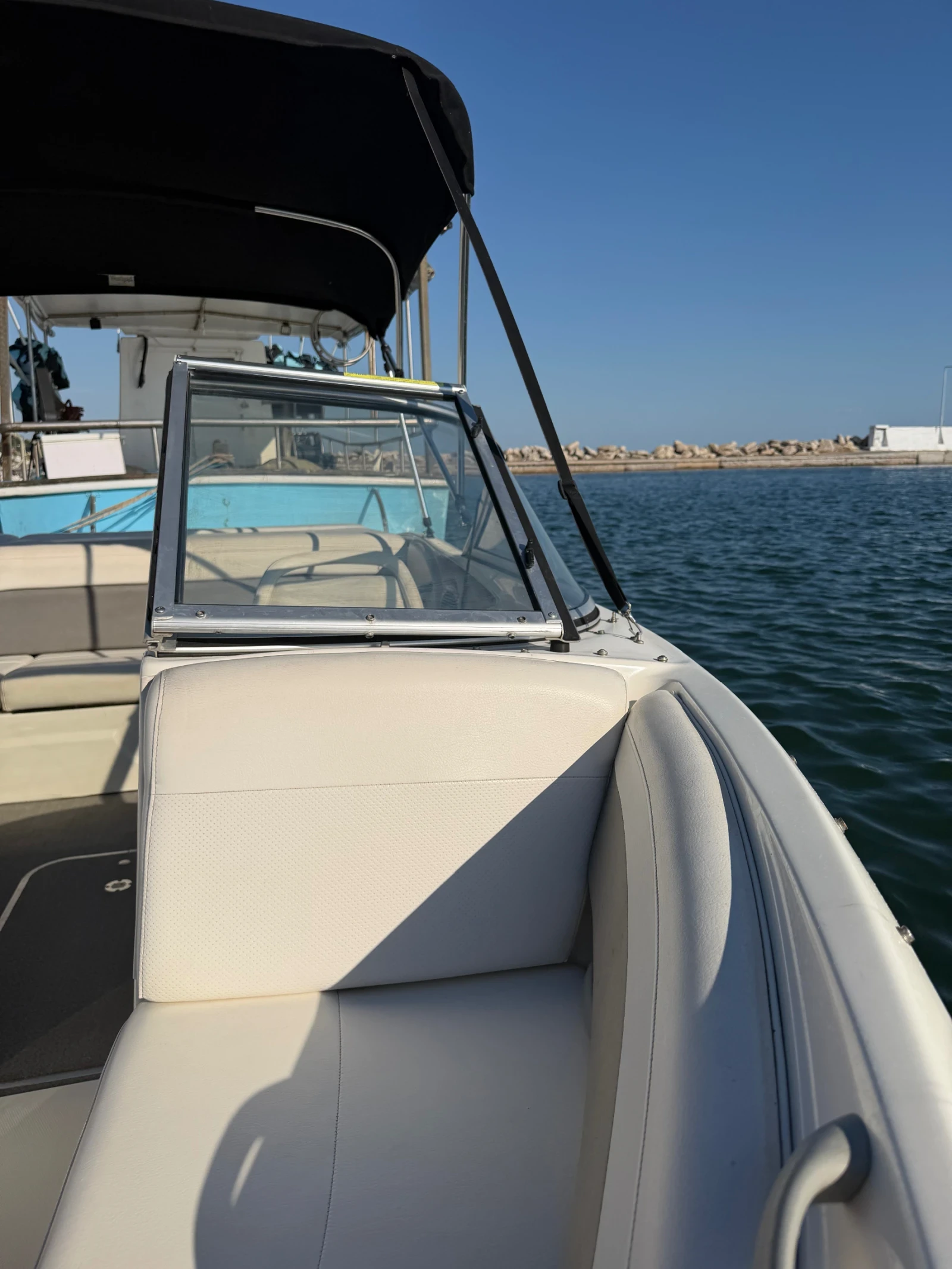 Моторна яхта Bayliner 185, снимка 8 - Воден транспорт - 55674304