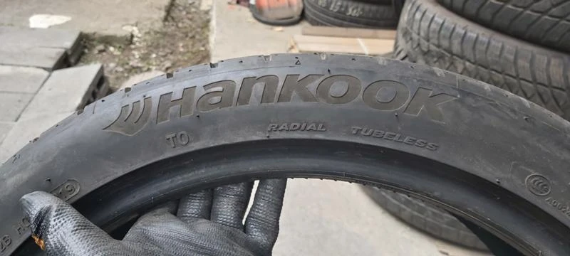 Гуми Летни 235/40R19, снимка 3 - Гуми и джанти - 33069158