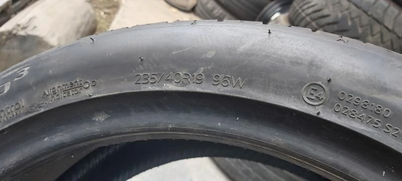 Гуми Летни 235/40R19, снимка 7 - Гуми и джанти - 33069158