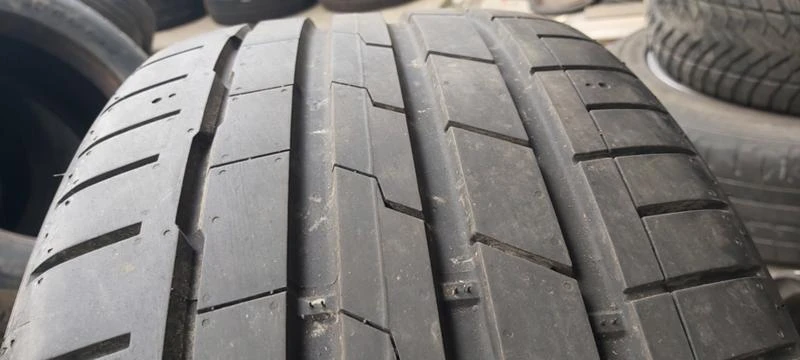 Гуми Летни 235/40R19, снимка 2 - Гуми и джанти - 33069158