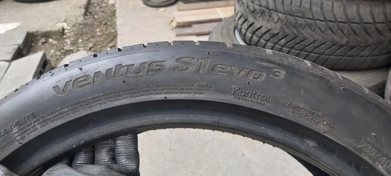 Гуми Летни 235/40R19, снимка 4 - Гуми и джанти - 33069158