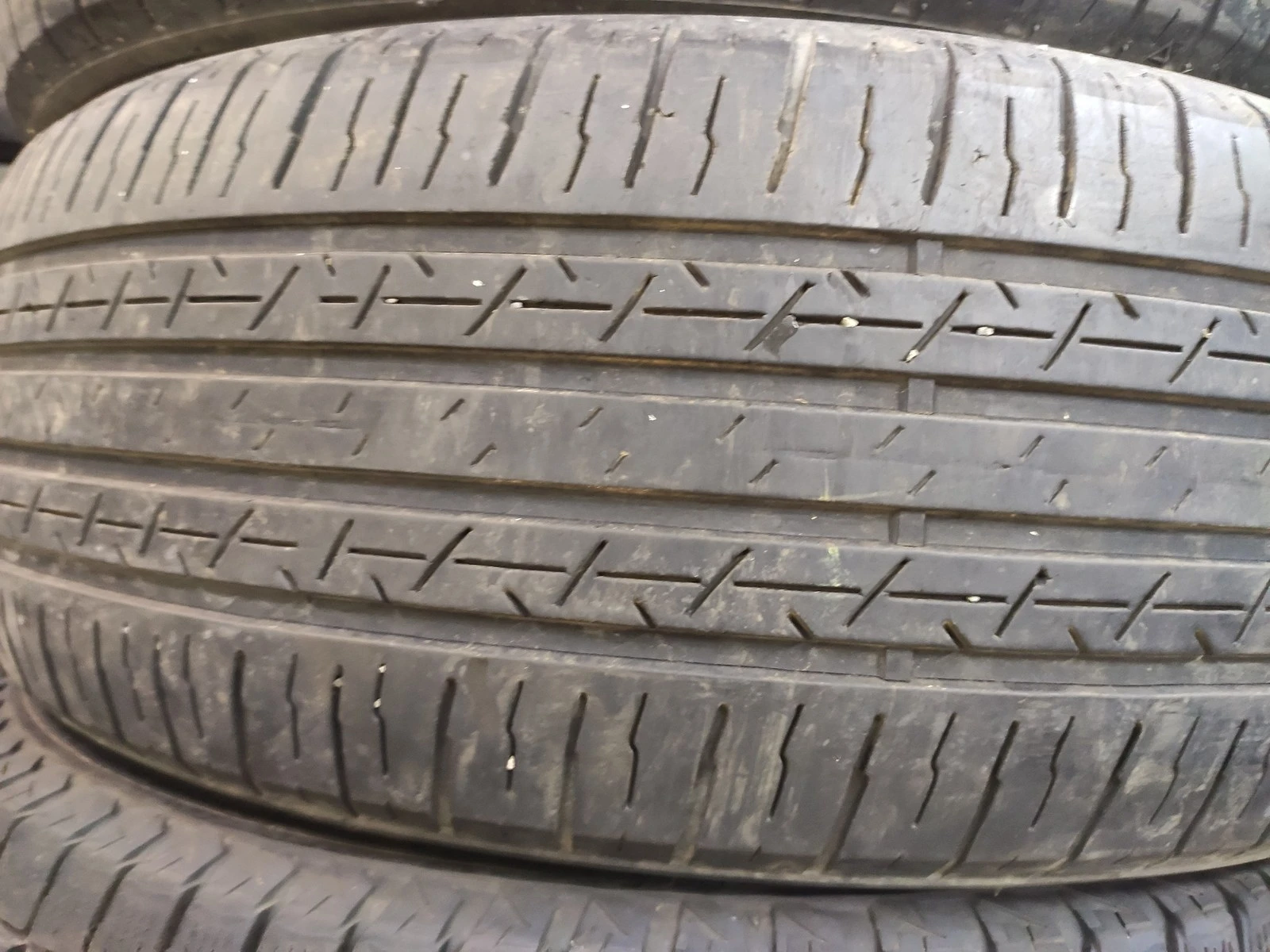 Гуми Летни 225/60R18, снимка 2 - Гуми и джанти - 56664435