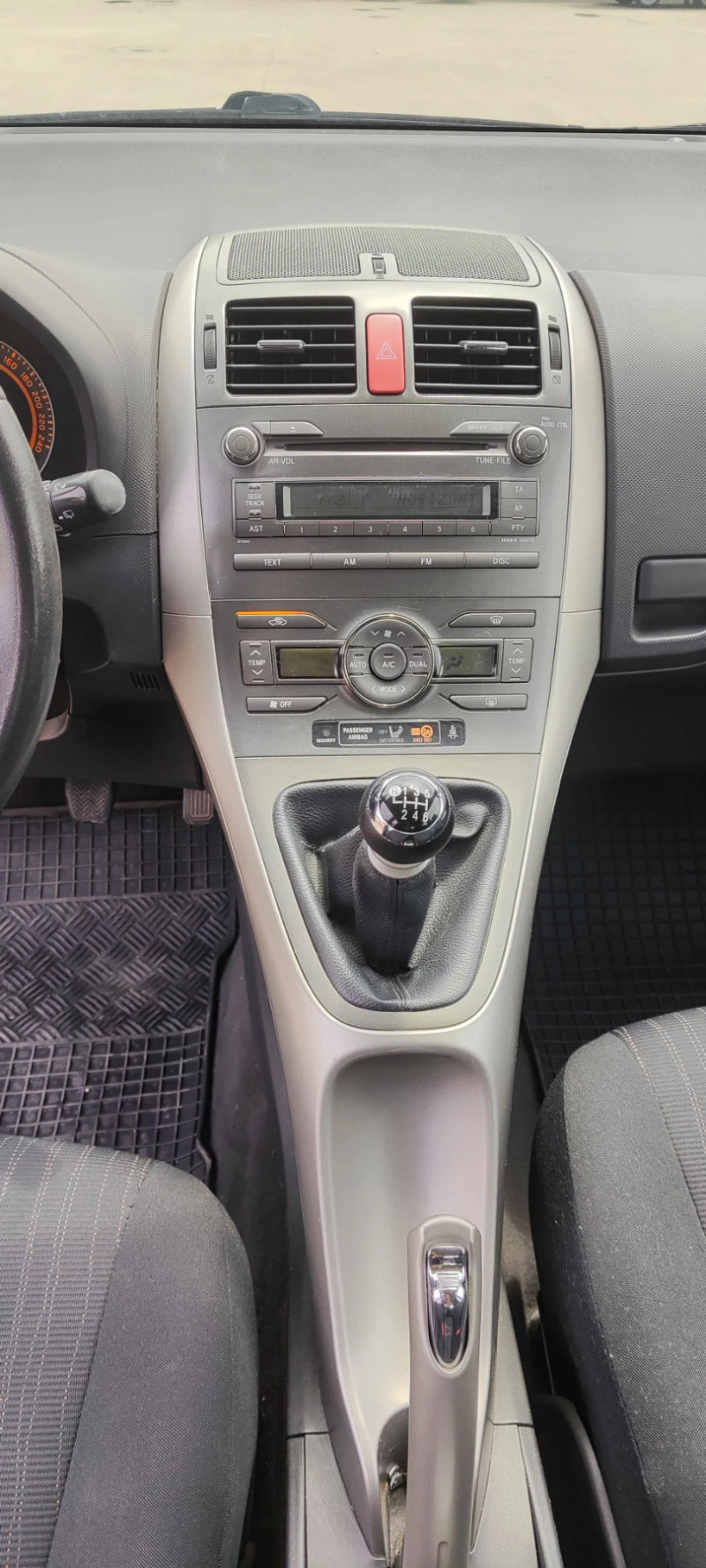 Toyota Auris, снимка 12 - Автомобили и джипове - 47110888