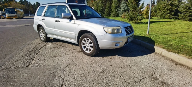 Subaru Forester LPG-автомат-теглич 2.0, снимка 4 - Автомобили и джипове - 47864504