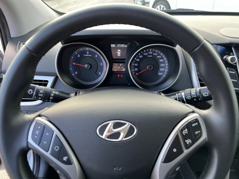 Hyundai I30 CRDi, снимка 8 - Автомобили и джипове - 48310038