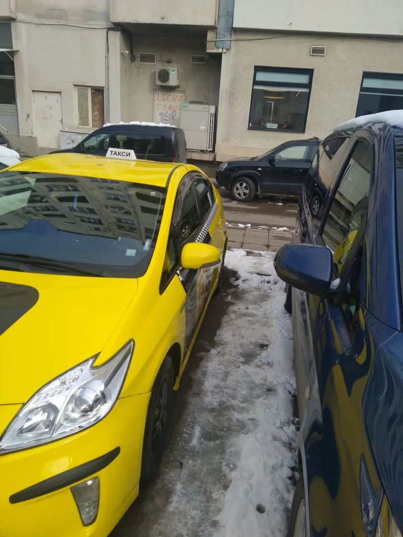 Toyota Prius Вейс със газ, снимка 3 - Автомобили и джипове - 48666072