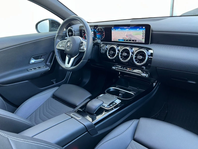 Mercedes-Benz A 200 150HP/NAVI/LED/AMBI/DISTR/CAM/PANO/434vpr, снимка 9 - Автомобили и джипове - 50300683