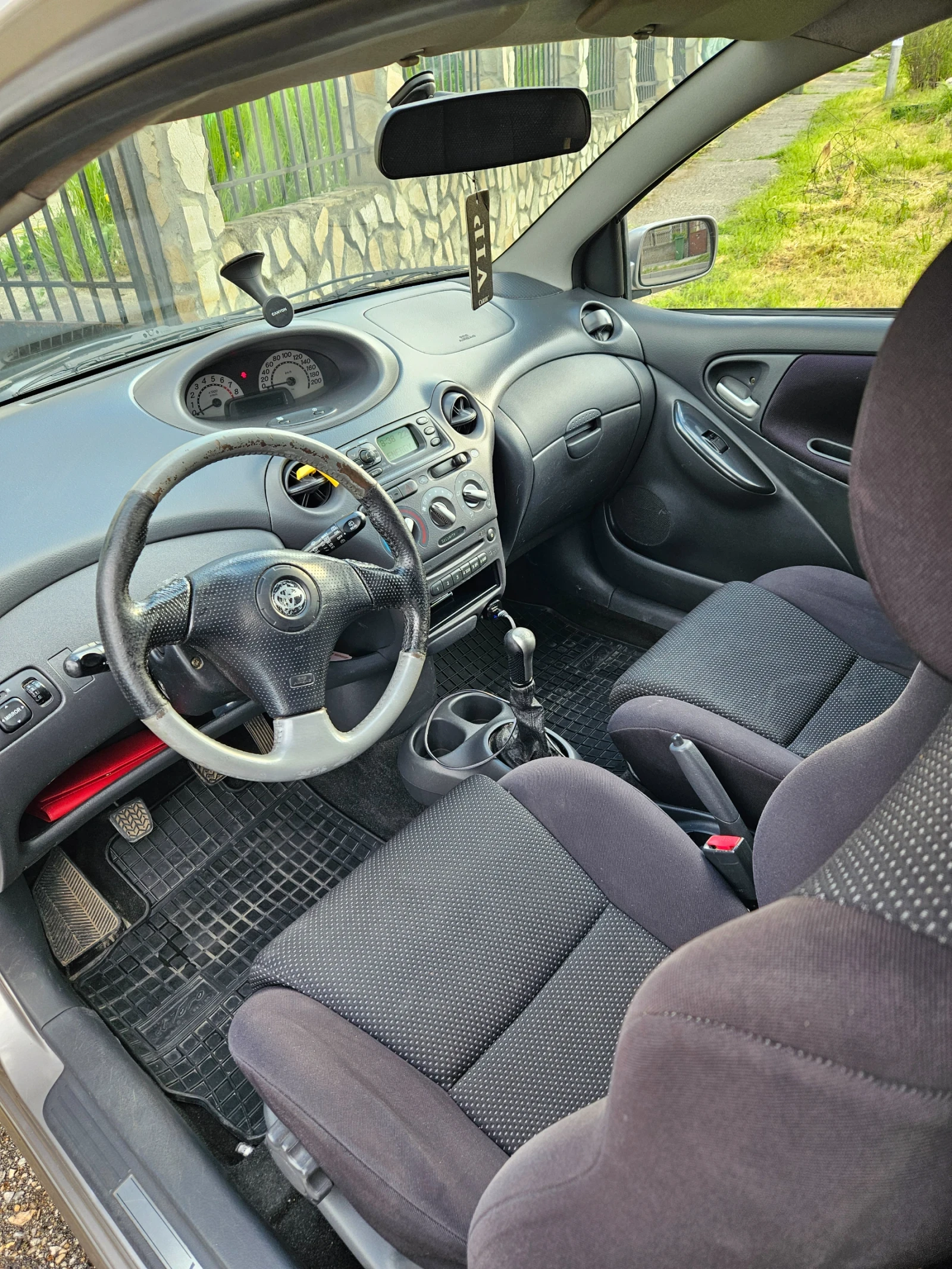 Toyota Yaris  - изображение 4