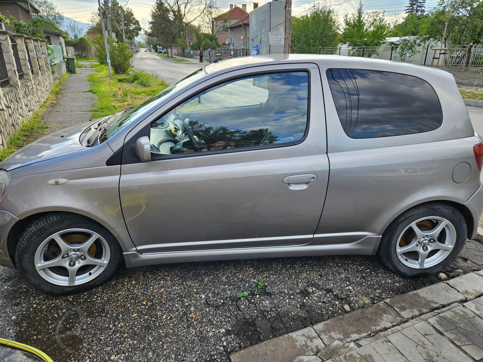 Toyota Yaris  - изображение 3
