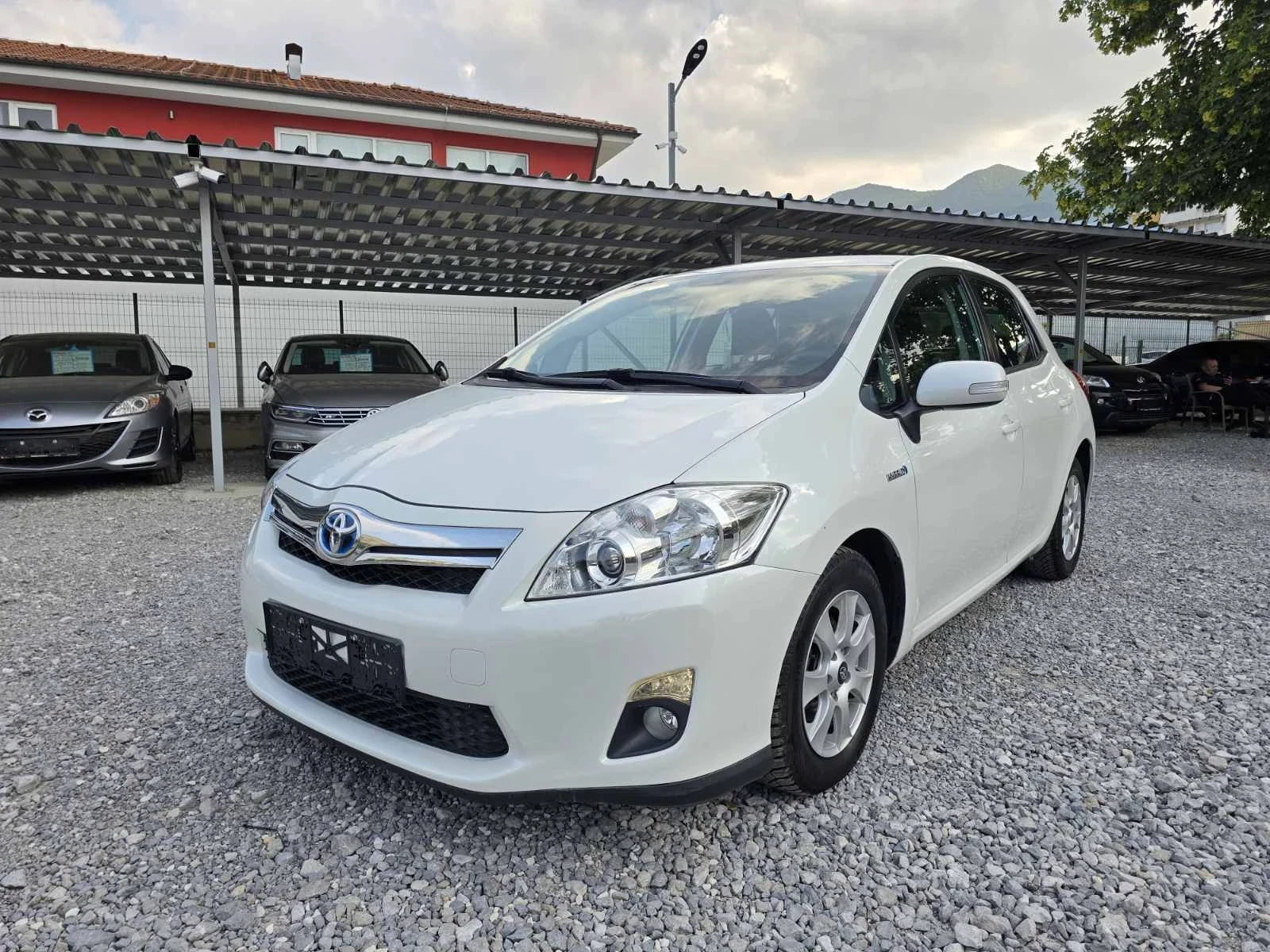 Toyota Auris 1.8 100 ks. Hibrid 69000 klm realni - изображение 2