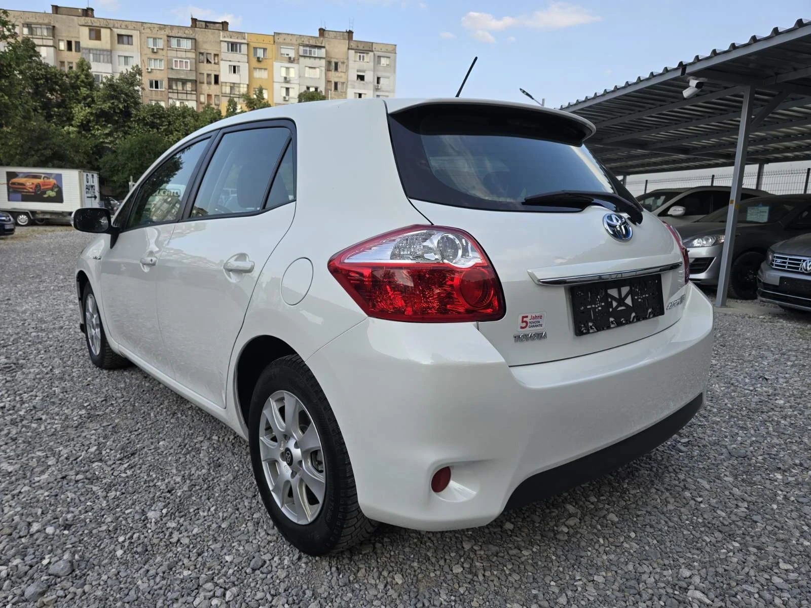 Toyota Auris 1.8 100 ks. Hibrid 69000 klm realni - изображение 4
